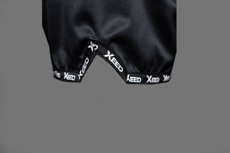 Schwarze Mitternachtsshorts von XEED